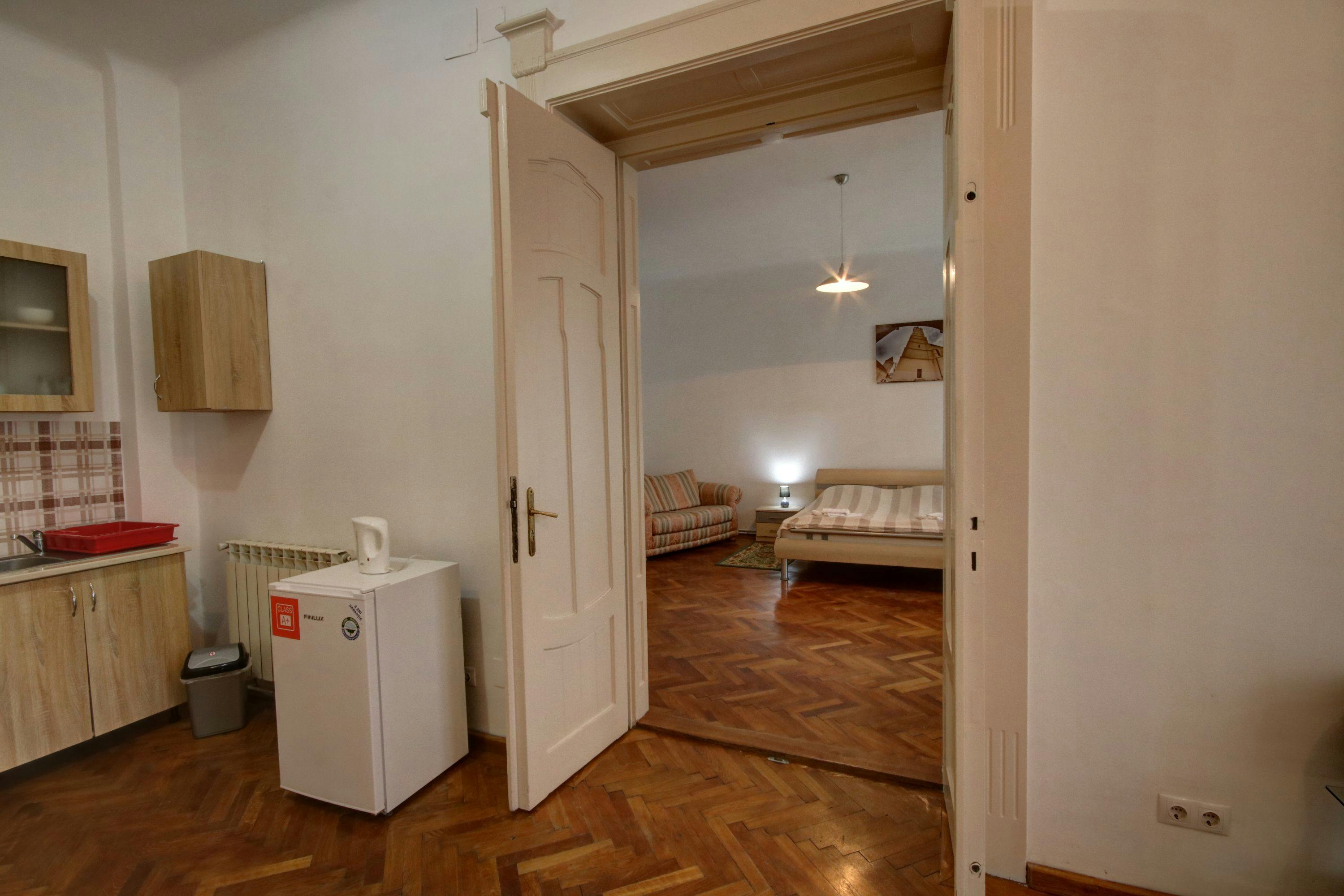 Bucătărie cu frigider