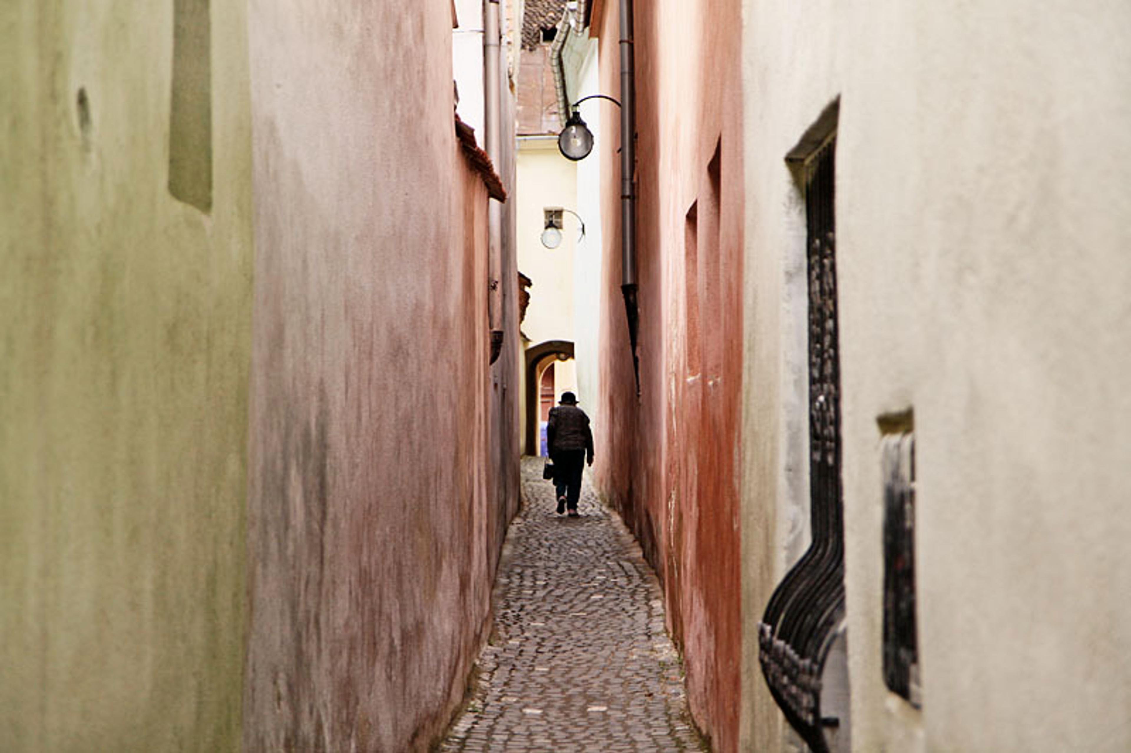 Strada Sforii din Brasov, cea mai ingusta strada din Europa