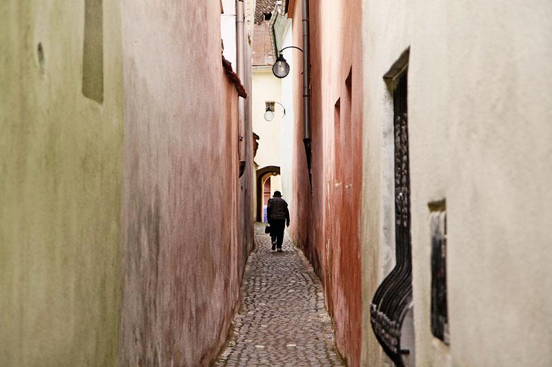 Strada Sforii din Brasov, cea mai ingusta strada din Europa