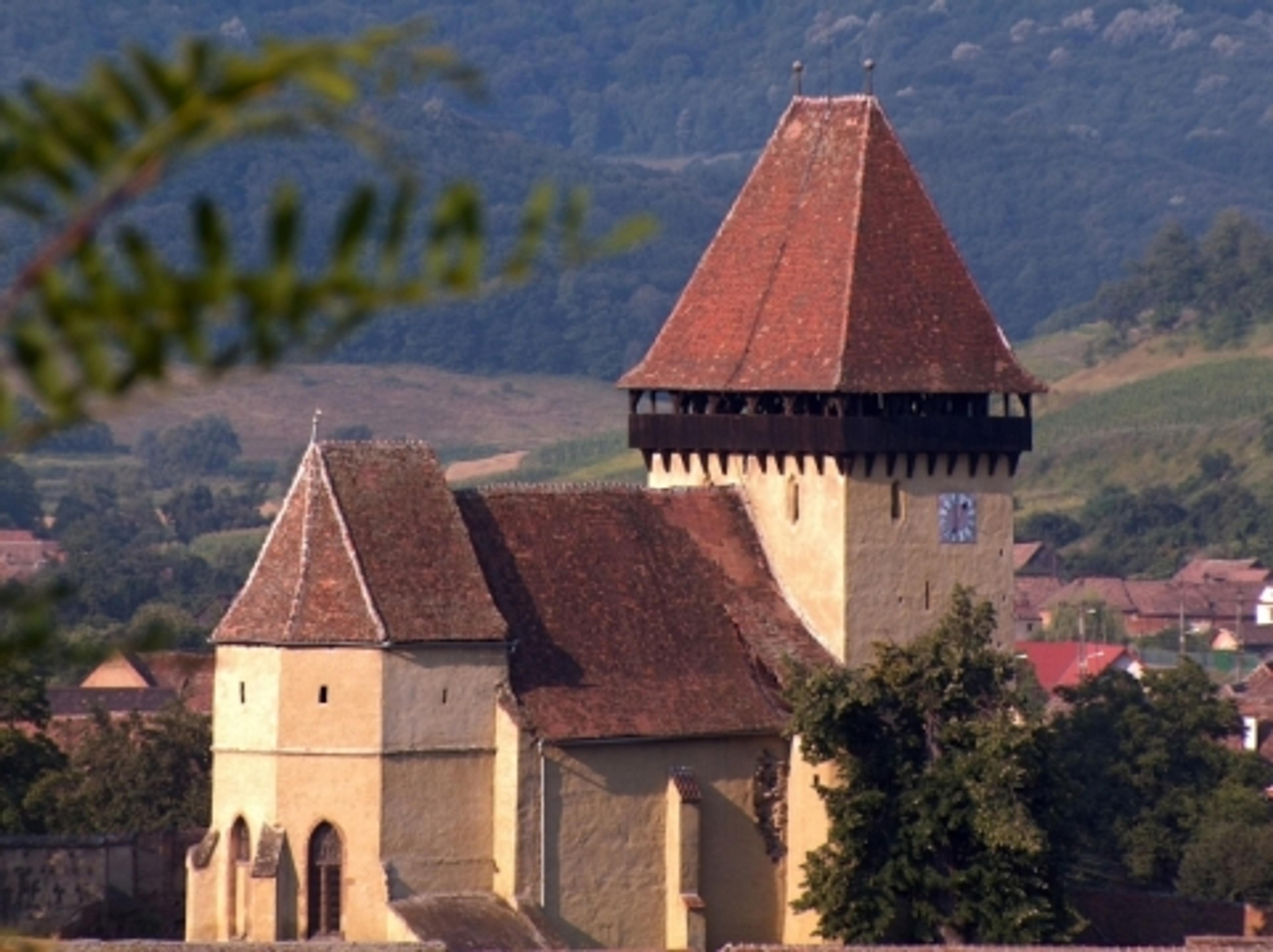 Biserica-cetate din Ighisu Nou