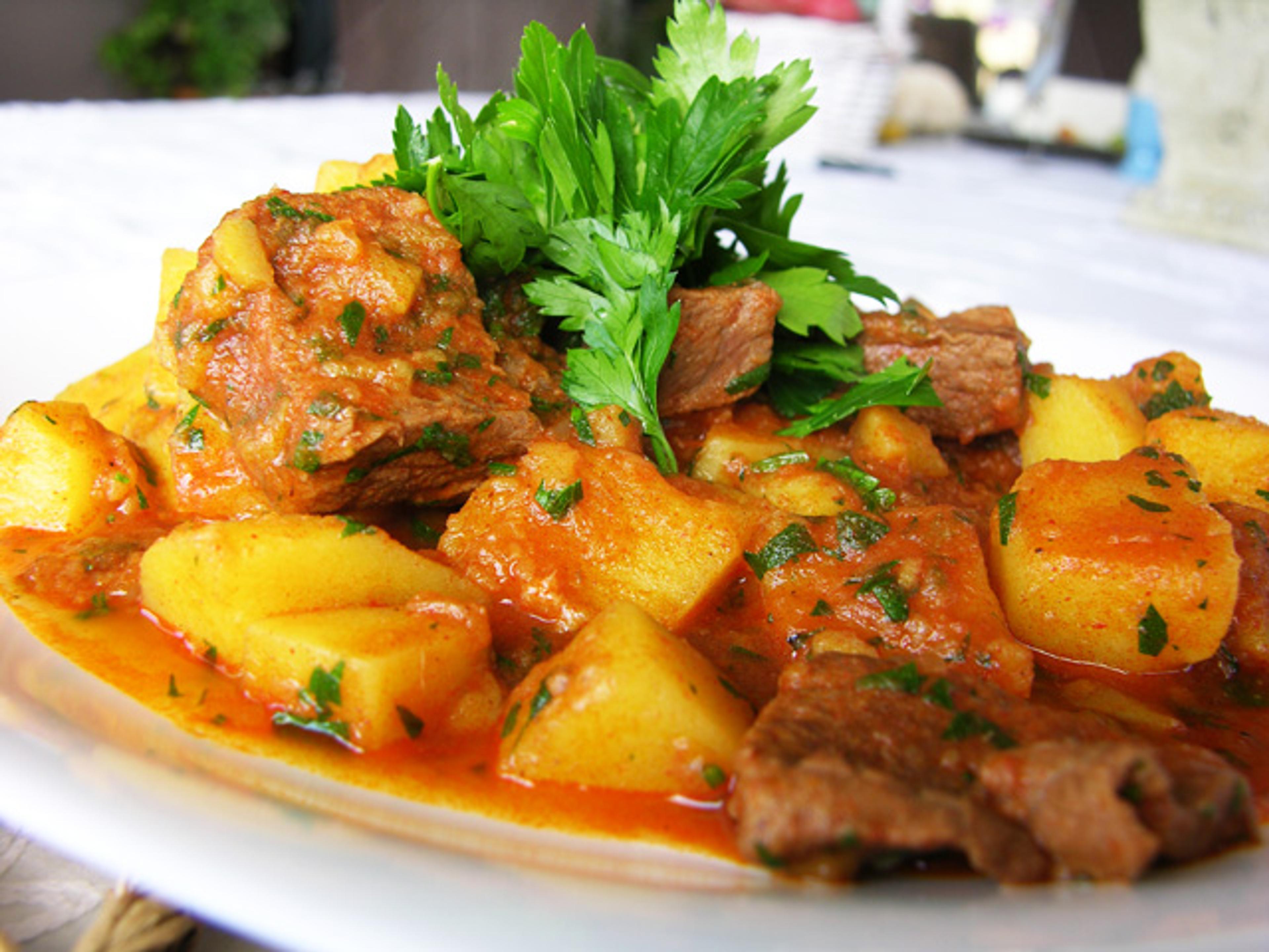 Gulaș transilvănean cu carne de porc
