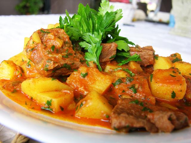 Gulaș transilvănean cu carne de porc