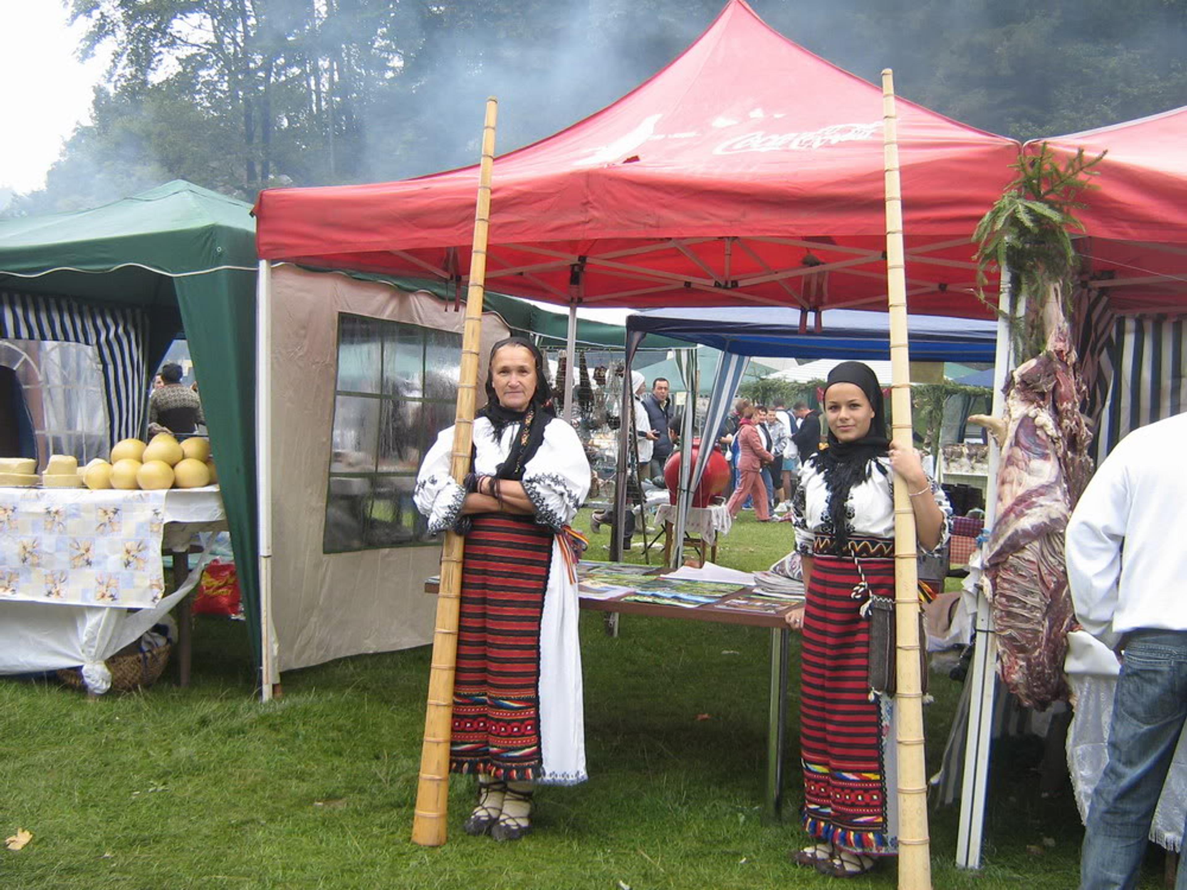 Festivalul branzei si al pastramei pe Platoul Inima Reginei