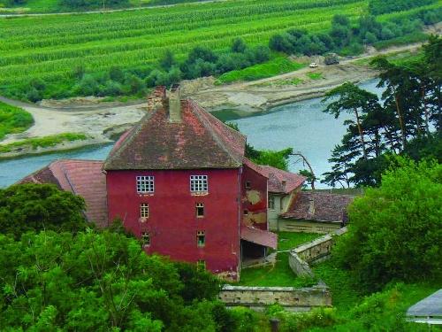 Castelul Turnu Rosu, vopsit cu sangele turcilor