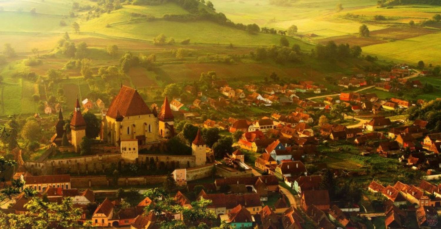 Fotografie veche a bisericii fortificate din Biertan