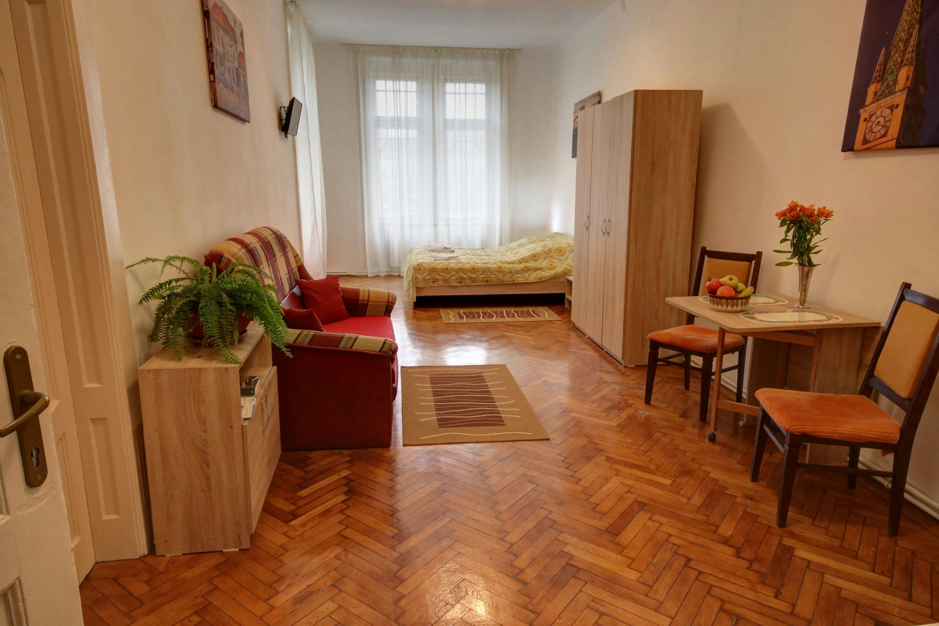 Spațiu pentru servit masa și scaune