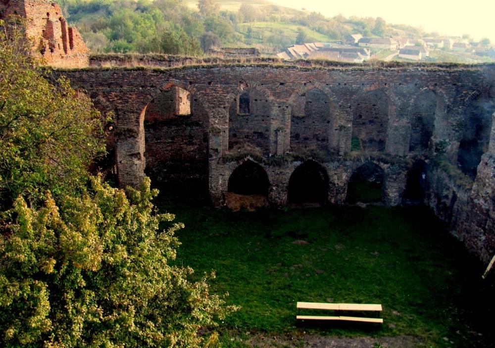 "Cetatea Mandra" si merele de aur