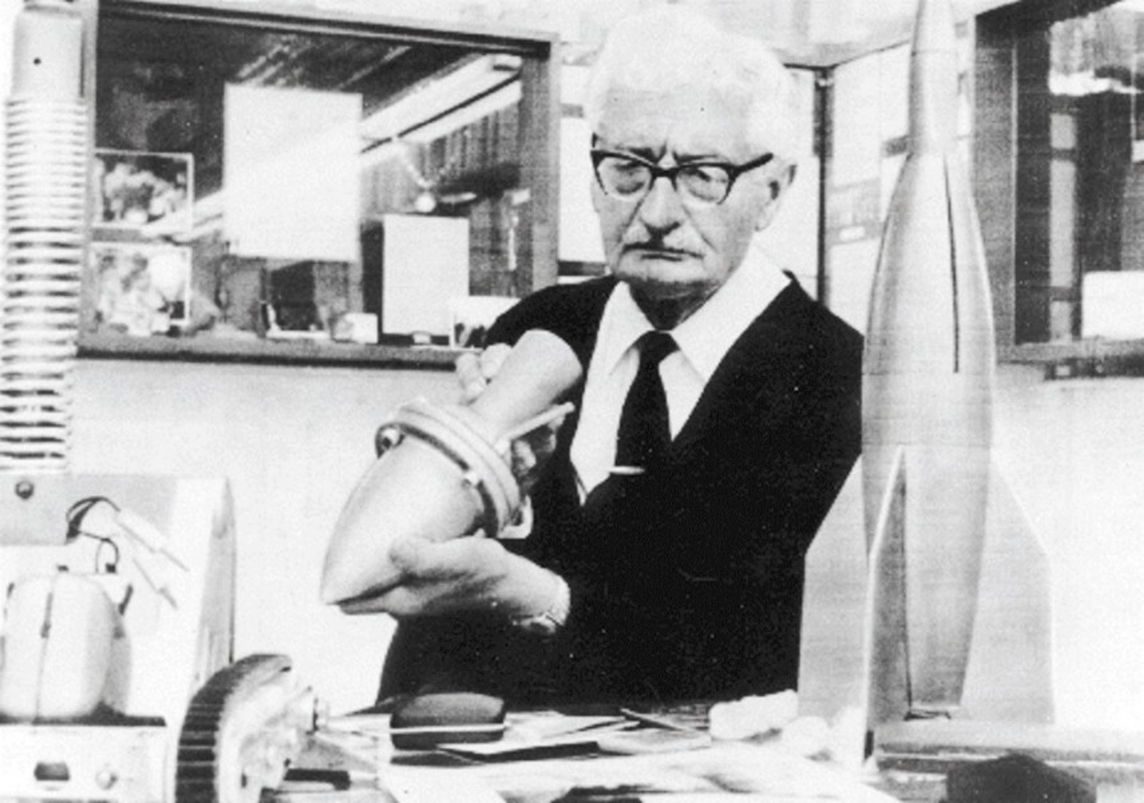 Invitație la festivitatea de predare a bustului Prof. Hermann Oberth