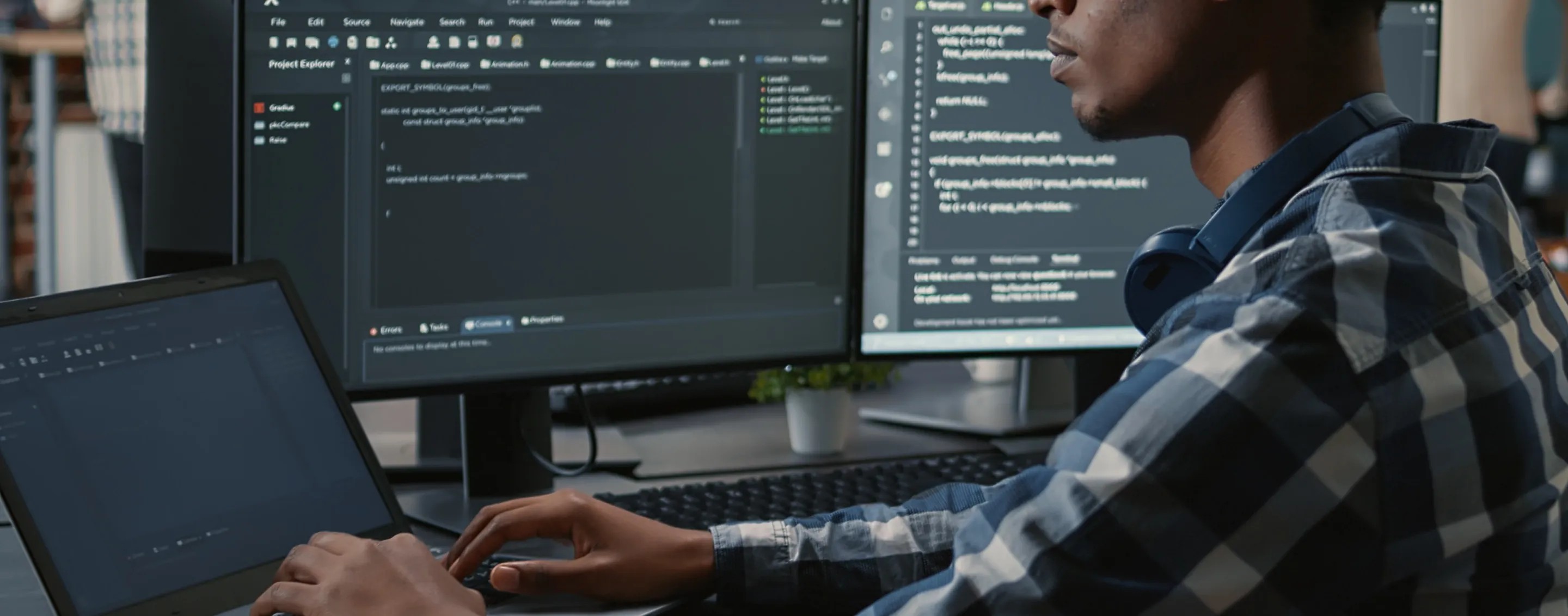 Hero desktop Hire Node.js developers