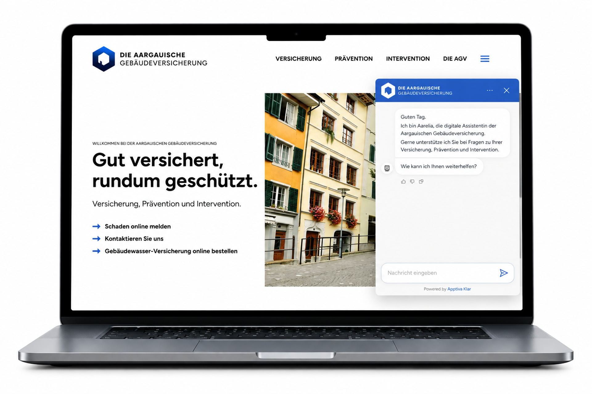 Laptop-Mockup mit Aarelia, dem digitalen Assistenten der Aargauischen Gebäudeversicherung. Der Chatbot unterstützt bei Fragen zu Versicherung, Prävention und Intervention.