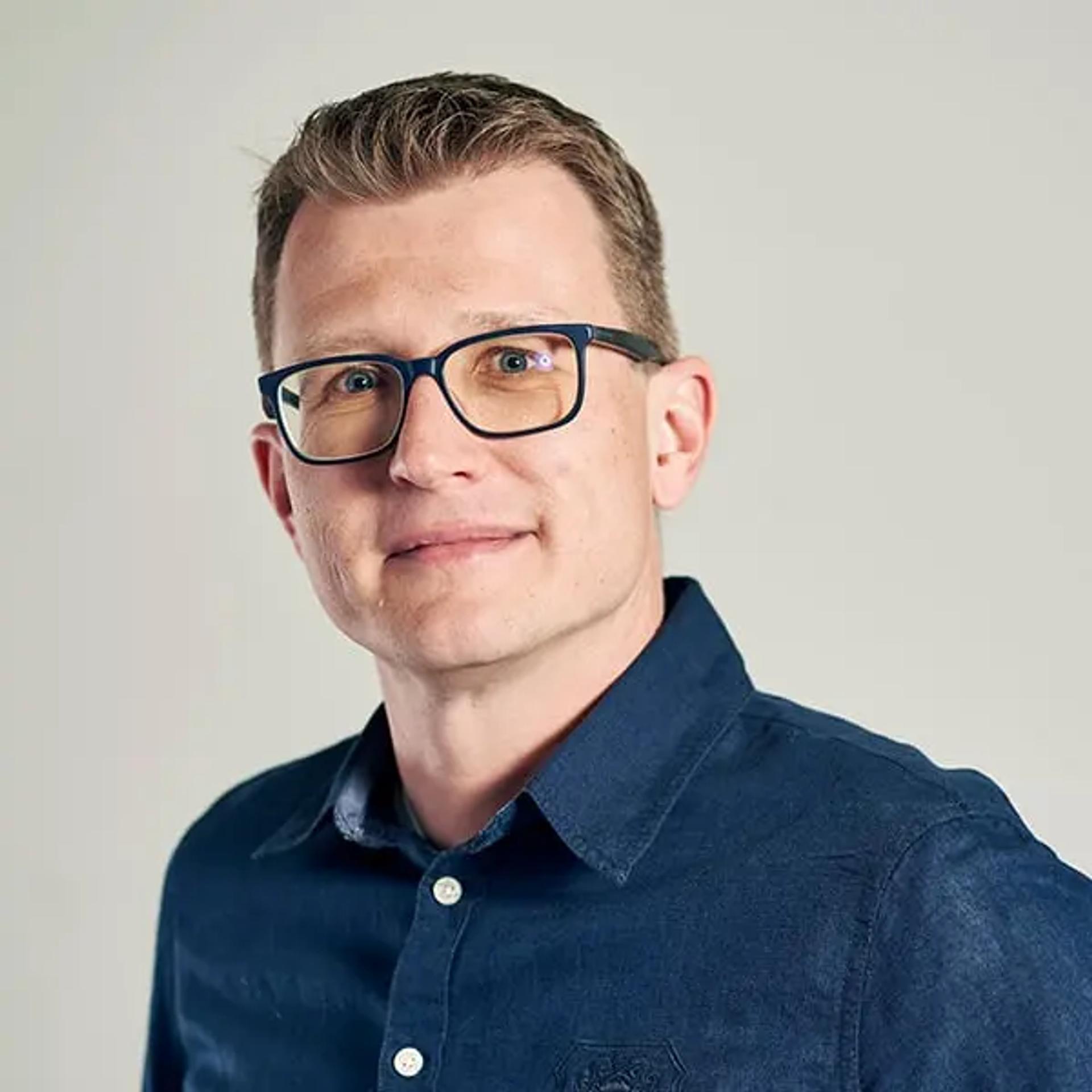 Marcel Stocker von der hostettler autotechnik ag über die Zusammenarbeit mit der Apptiva AG. 