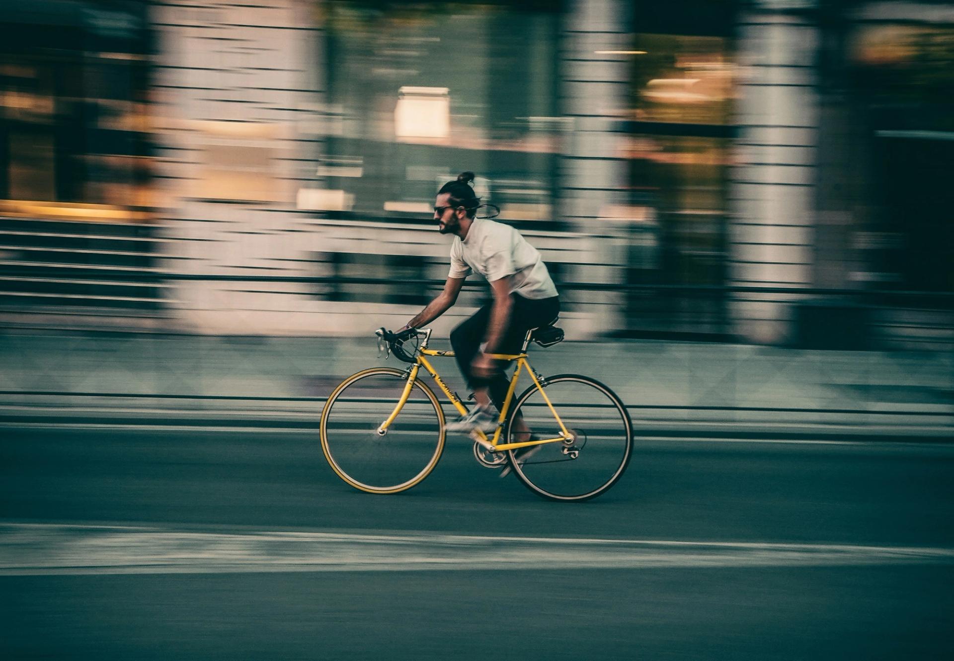 Die App Cycle Track wurde für die Suva entwickelt. Die App zeichnet die GPS-Route auf und analysiert die Risiken beim Fahrradfahren.
Foto von Carlos Del Cura auf Unsplash
      