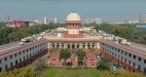 सुप्रीम कोर्ट में कागजात फेंकने वाले वादी के खिलाफ अवमानना कार्यवाही से इनकार