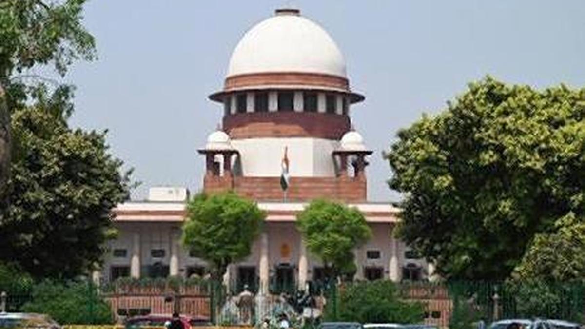 शीर्ष अदालत ने जीवन रक्षक दवाओं के दाम और लोगों के जीवन अधिकार से जुड़ा न्यायिक मामला संभाला