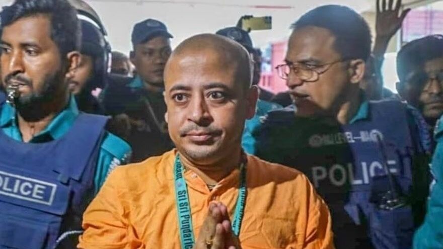 बांग्लादेश की अदालत ने हिंदू भिक्षु को जमानत दी, लेकिन रिहाई की संभावना नहीं