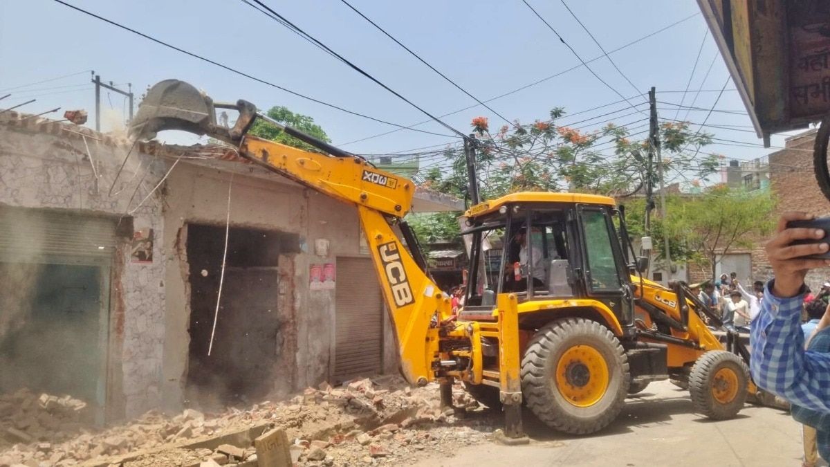 बुलडोजर की सख्त नसीहत और सवाल-  सुप्रीम कोर्ट ने बताया मकान मिटाने का नियम क्यों नहीं