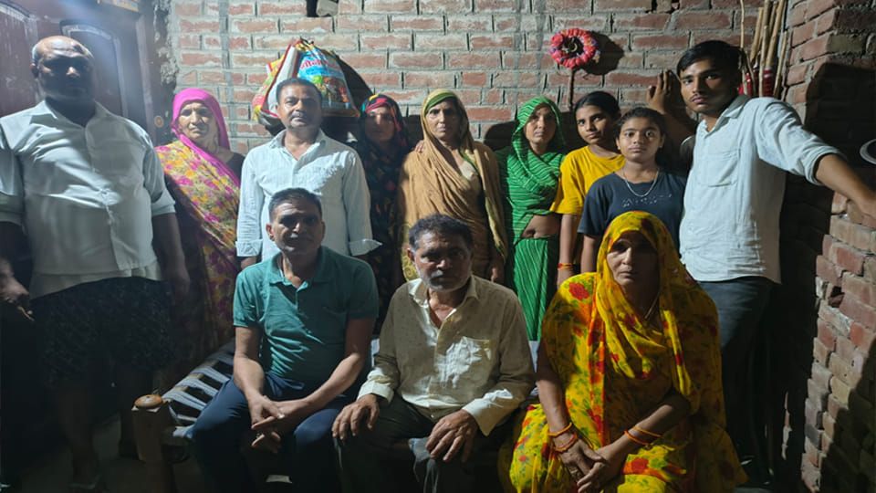सुप्रीम कोर्ट में जजों से बदसलूकी: पिता ने किया बचाव, कहा- मानसिक तनाव में था बेटा