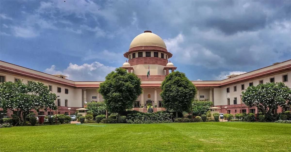 सुप्रीम कोर्ट में जज को अपशब्द कहने और फाइल फेंकने का मामला