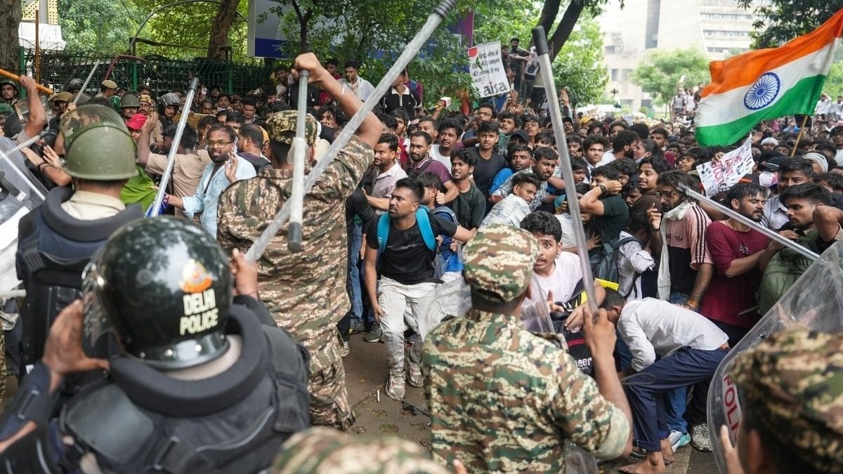 पुलिस पहचान का अधिकार: क्या सादे कपड़ों में पुलिस लाठीचार्ज कर सकती है?