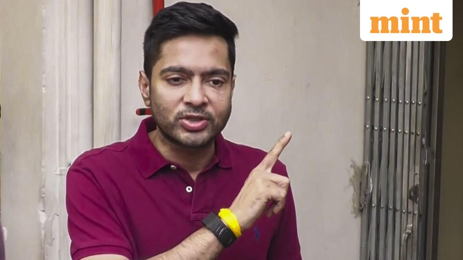 कलकत्ता उच्च न्यायालय ने अभिषेक बनर्जी की विदेश यात्रा पर लगाई रोक