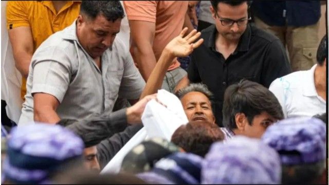 क्या भारतीय कानून को राजनीतिक भूख हड़ताल पर मानसिक रूप से सक्षम वयस्क को जबरदस्ती खाना खिलाने की इजाजत देता है?