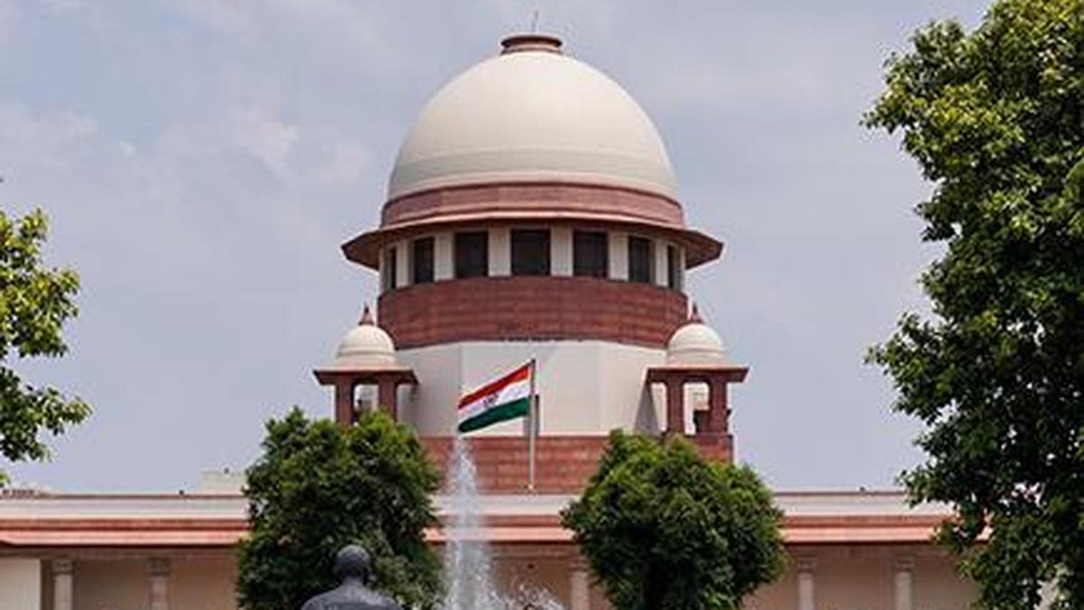 सुप्रीम कोर्ट का फैसला: यौनकर्मियों के अधिकारों की रक्षा, लेकिन नौकरशाही व्यवहार पर सवाल