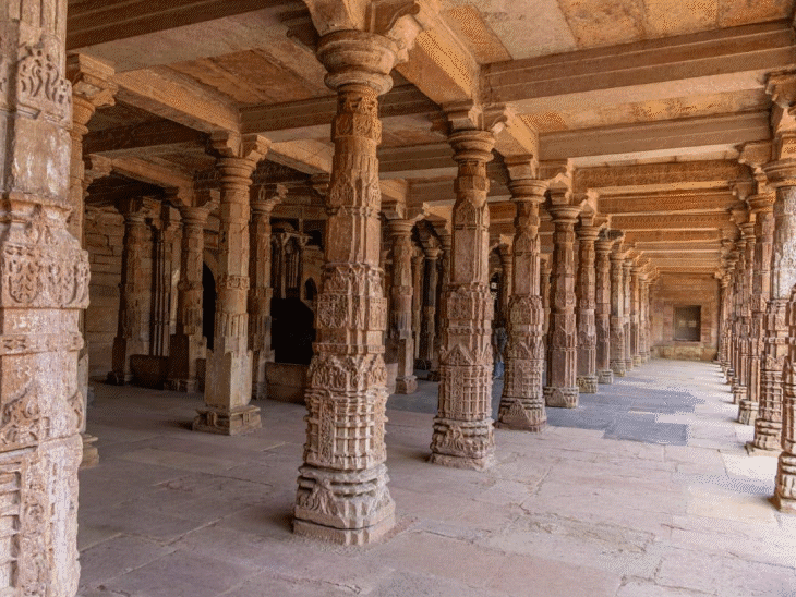धार भोजशाला विवाद: सुप्रीम कोर्ट ने सुनवाई की तैयारी की, हाई कोर्ट फैसले के खिलाफ याचिकाएं दायर