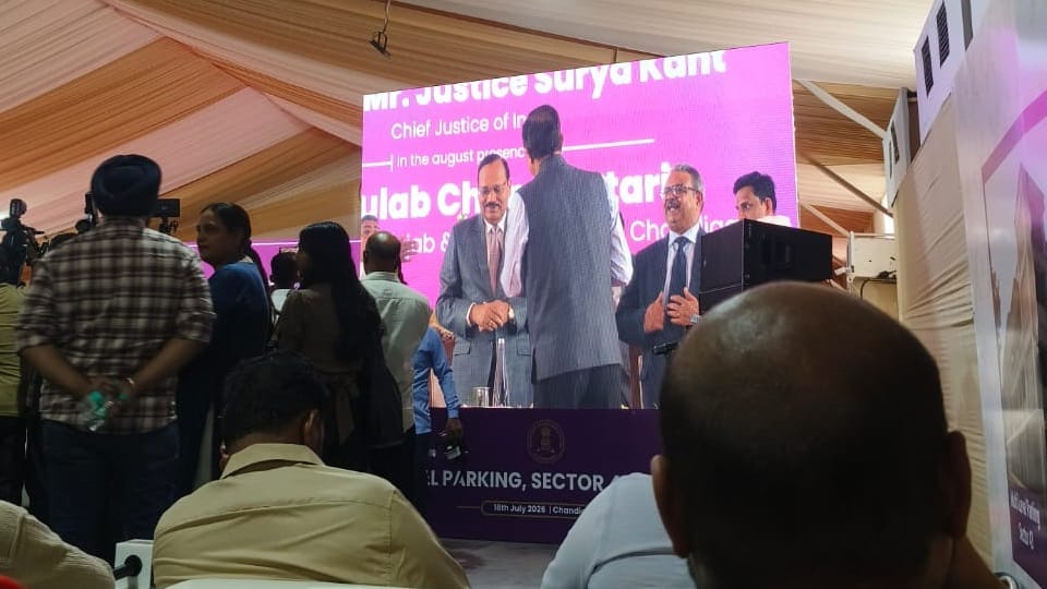 सीजेआई सूर्यकांत ने चंडीगढ़ में मल्टीलेवल पार्किंग का उद्घाटन किया