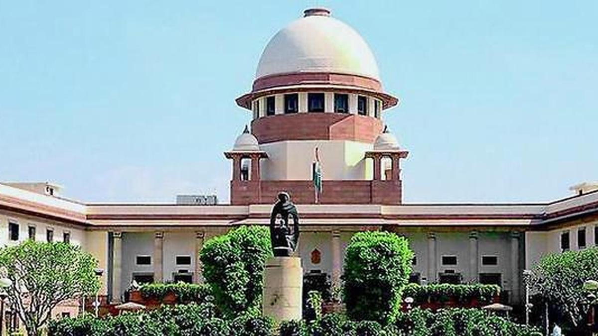 सुप्रीम कोर्ट: दुर्व्यवहार असभ्य हो सकता है, लेकिन अश्लील नहीं