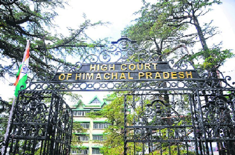 हिमाचल उच्च न्यायालय ने कुल्लू अधिकारियों के तबादले का आदेश दिया