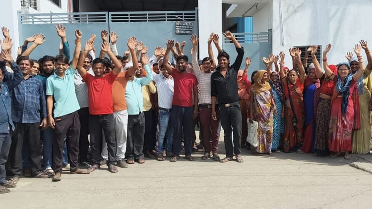 कानपुर में मजदूरों का धरना-प्रदर्शन