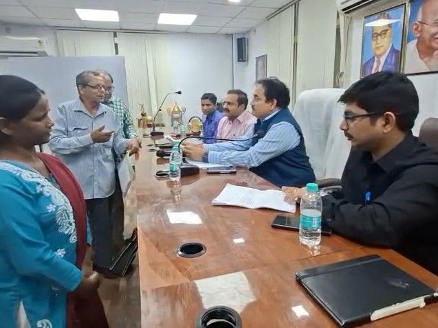 लखनऊ मध्‍यांचल विद्युत में लगी पेंशन अदालत:  आश्रित उमेश बोले- मेडिकल था ₹2.5 लाख का बिल पास हुआ ₹11 हजार का - Lucknow News