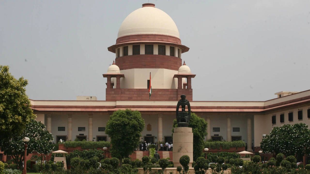 सुप्रीम कोर्ट का क्लासिक फ़रमान : केंद्र को अपनी कार्रवाई को समझने के लिए समय न दें