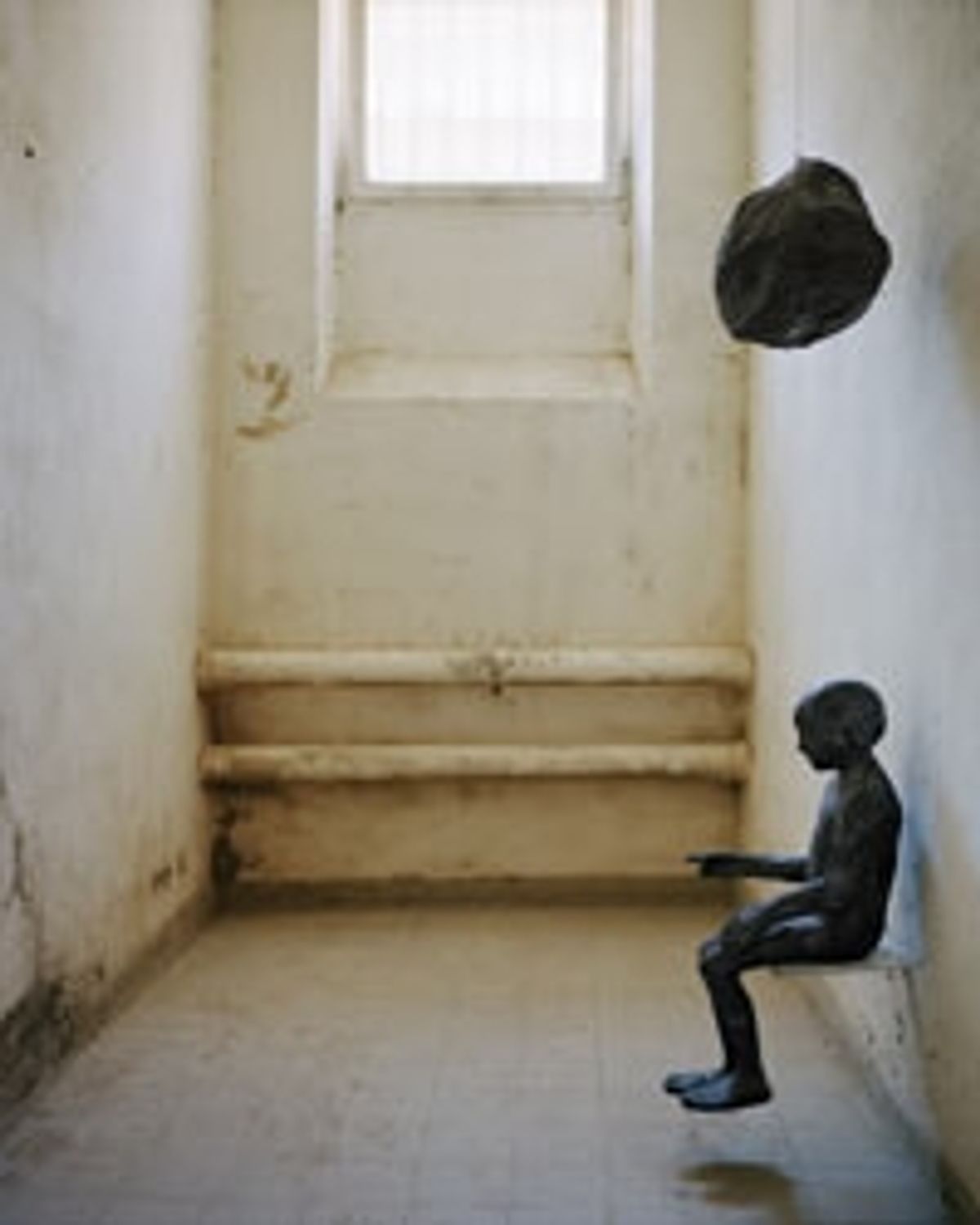 Kiki-Smith-«Girl with Globe»
1998
