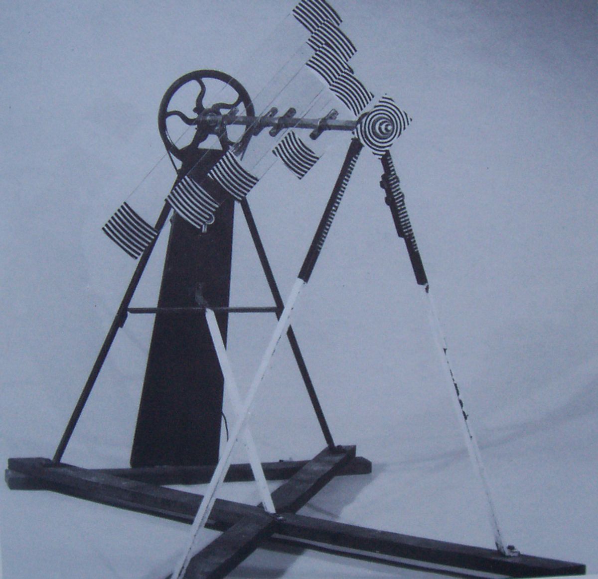 « Marcel Duchamp. rotative plaque de verre. « 1920