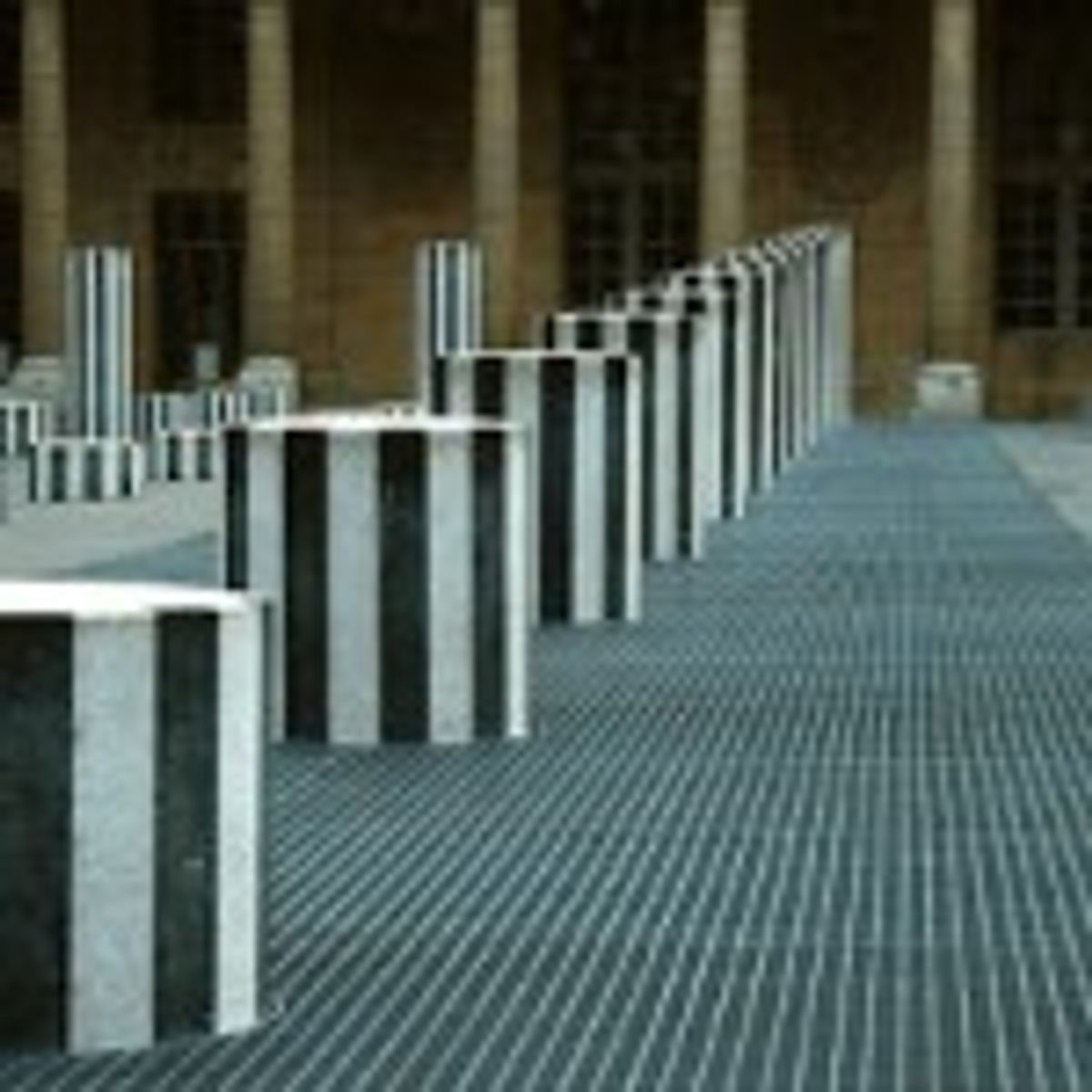 les trois plateaux (Buren. 1985-86)