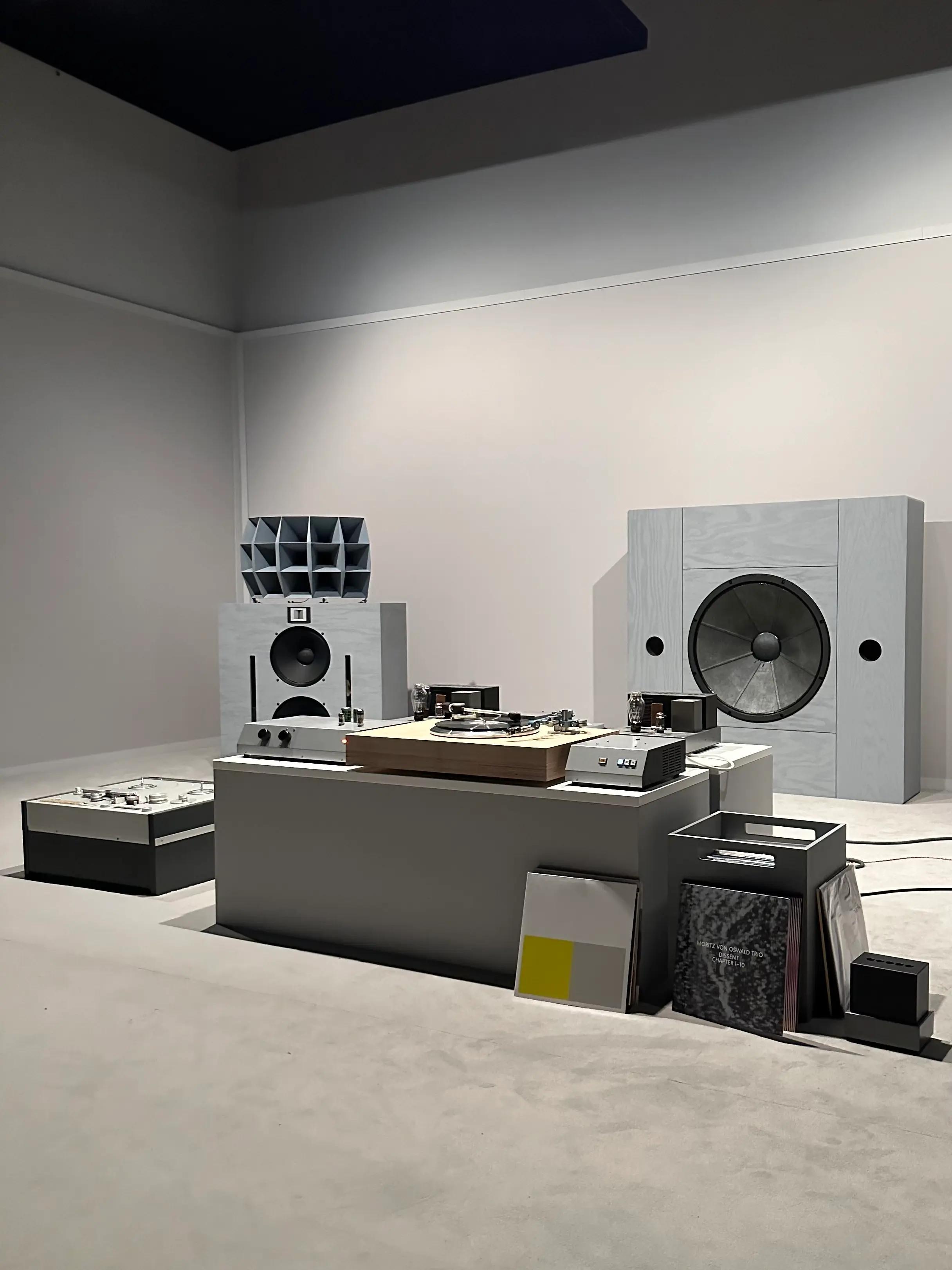 devon-turnbull-listening-room