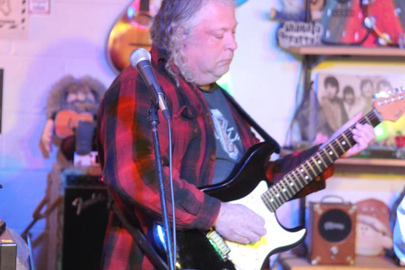 Dave on lead guitar