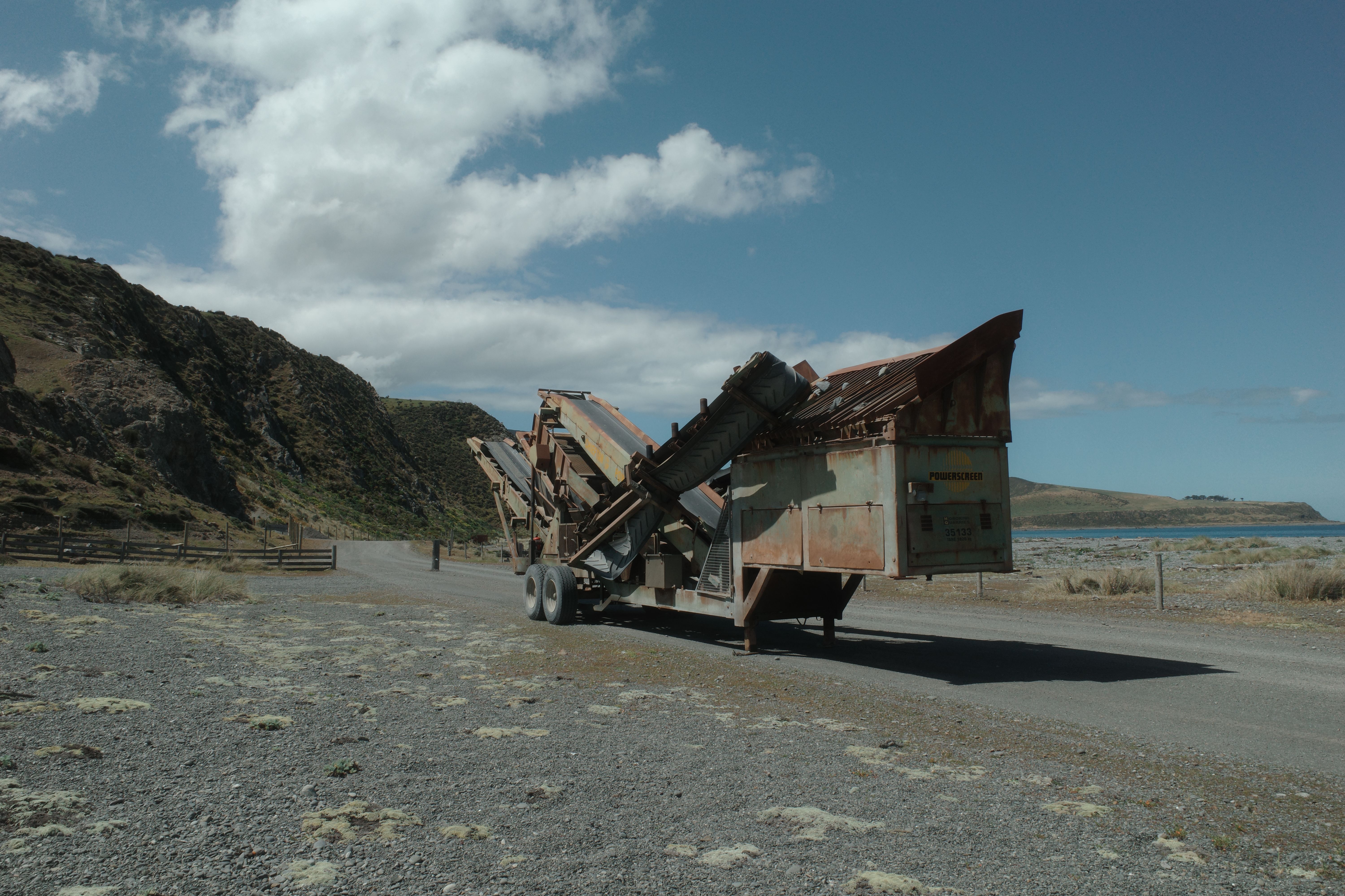 Mobile rock crusher