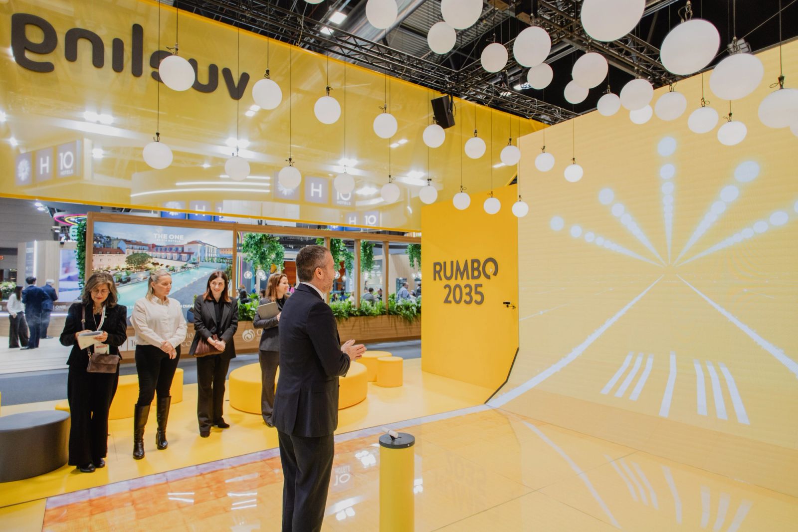 Vueling - Stand FITUR y MWC — imagen 1