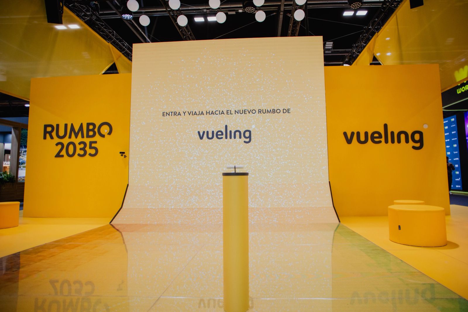 Vueling - Stand FITUR y MWC — imagen 4
