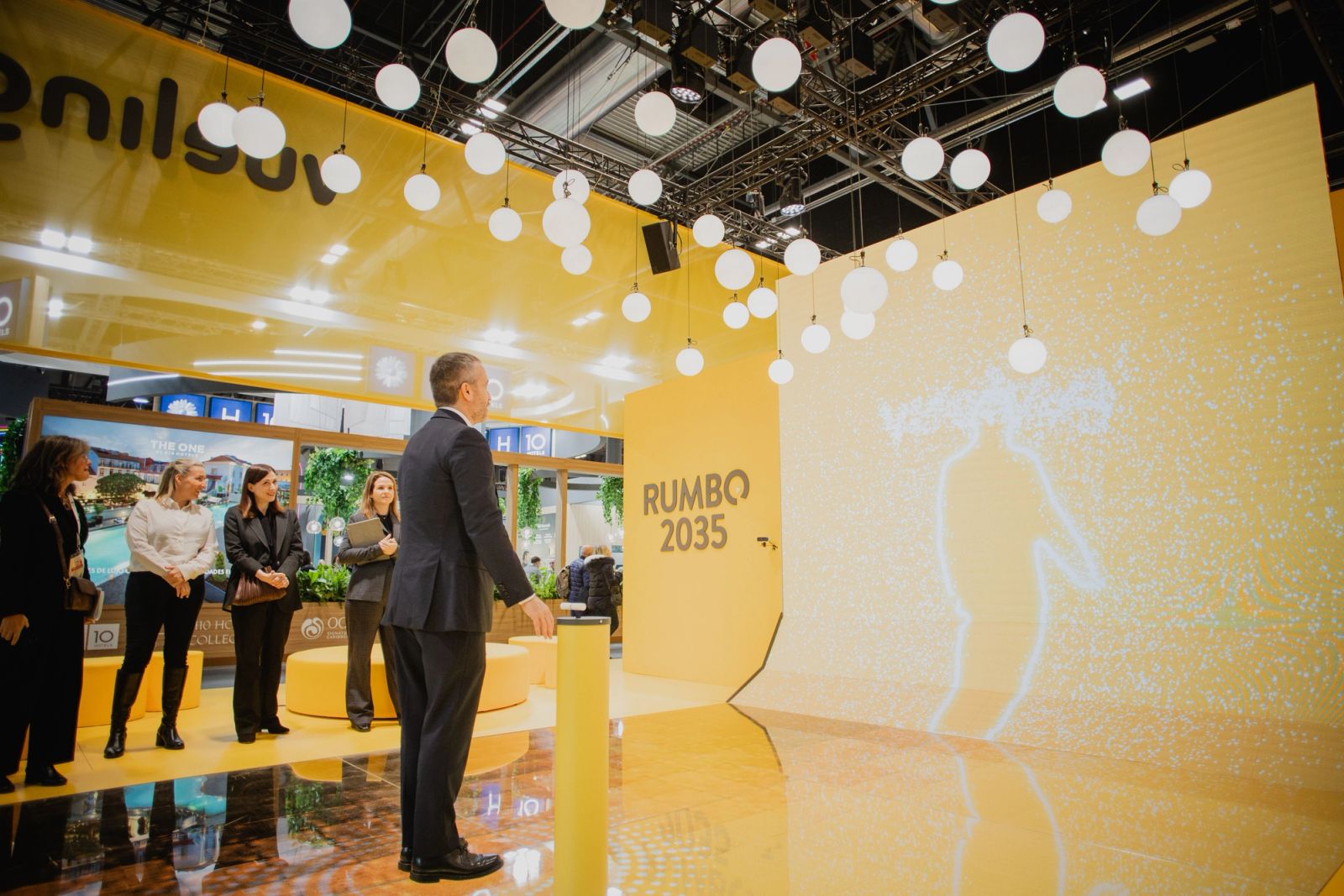 Vueling - Stand FITUR y MWC — imagen 2