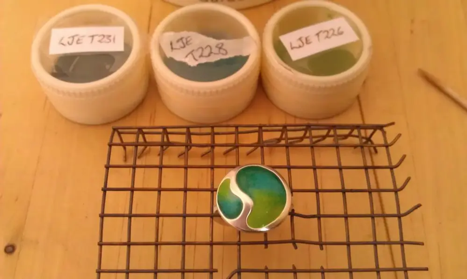 How to Enamel a Silver Ring using Vitreous Enamel