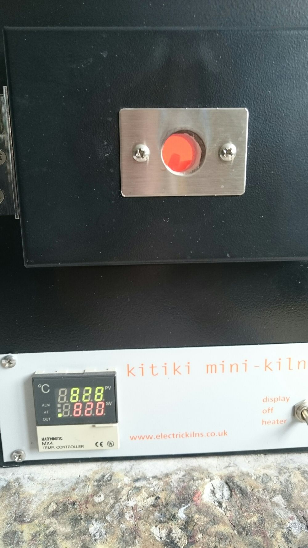 Enamel kiln set to 820 degrees Celsius