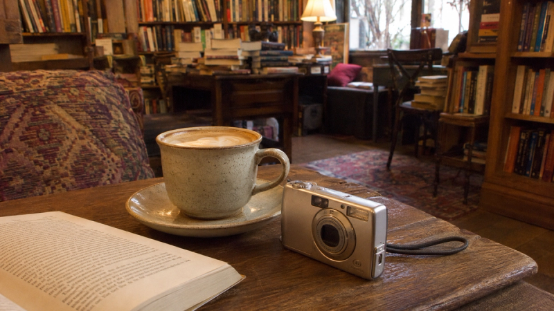 How to Capture the Cozy Digital-Camera Aesthetic in Bookstore Cafés