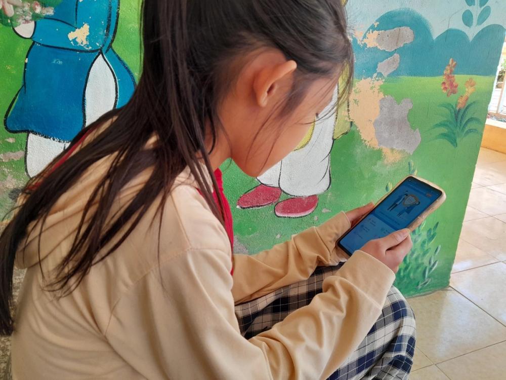 Vietnam's National Child Helpline's dedicated mobile app, 'App 111' or 'Tong dai 111', is helping children protect themselves against harm and report any safety concerns. 
