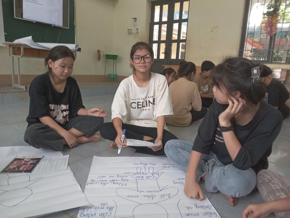 Dan (centre) leading a discussion about physiological and psychological changes during puberty.