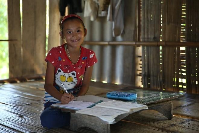 Nhi (11) wants to earn a living to support herself and her family.