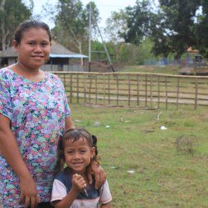 Leticia picture with her mother, Apolonia.