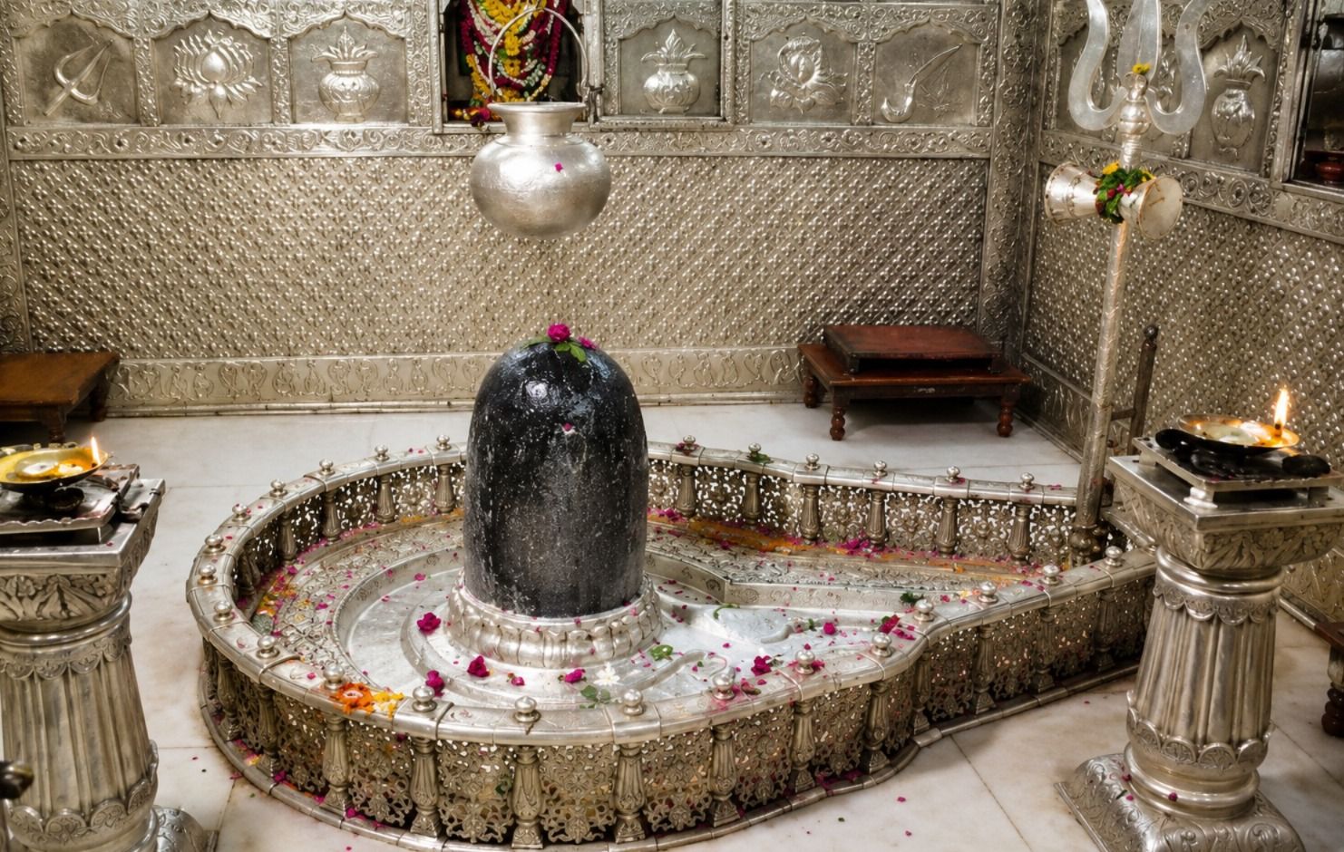 12 Jyotirlingas of Lord Shiva: Names, Locations and Sacred Legends Explained